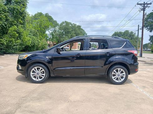 Used 2017 Ford Escape SE w/ SE Leather Comfort Package FWD image 4