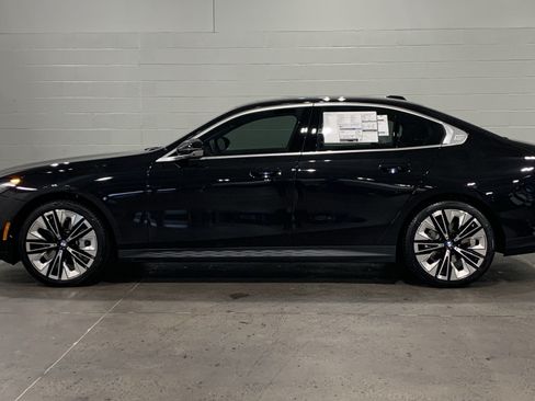Used 2026 BMW 530i w/ Premium Package RWD image 5