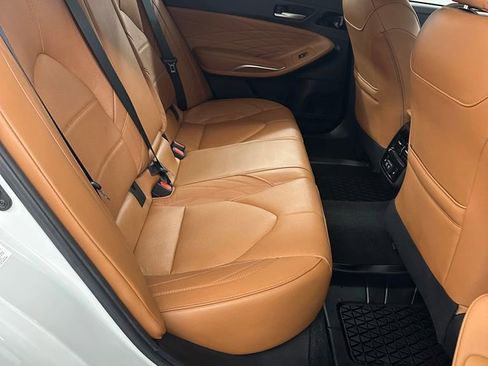 Used 2019 Toyota Avalon Limited FWD image 32