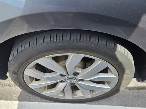 Used 2019 Volkswagen Golf SE FWD image 6