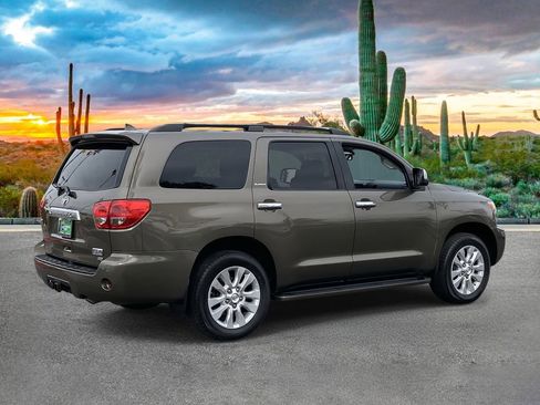 Used 2015 Toyota Sequoia Platinum image 3
