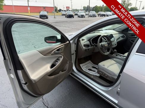 Used 2020 Chevrolet Malibu LT FWD image 11