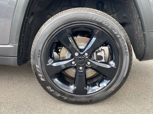 New 2025 Jeep Grand Cherokee L Altitude image 18