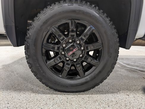 Used 2025 GMC Sierra 2500 AT4 w/ AT4 Premium Plus Package image 14