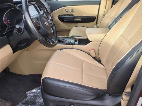 Used 2018 Kia Sedona SX image 16