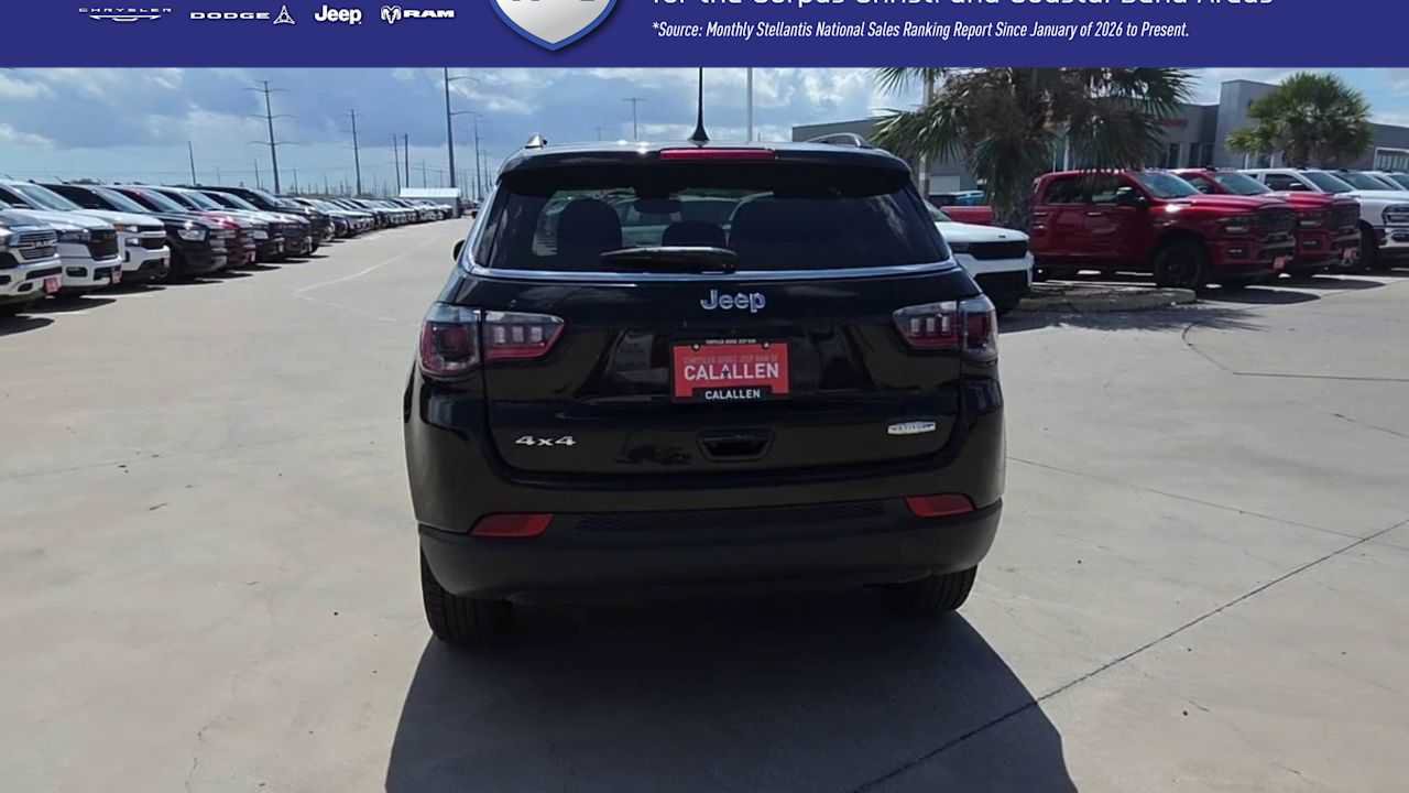 Used 2024 Jeep Compass Latitude AWD/4WD image 7