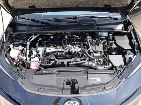 Used 2025 Toyota Prius LE FWD image 38