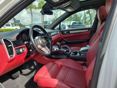 Used 2023 Porsche Cayenne Platinum Edition AWD/4WD image 9