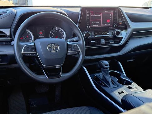 Used 2021 Toyota Highlander L FWD image 30
