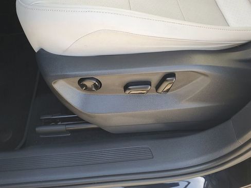 Used 2019 Volkswagen Tiguan SE image 29