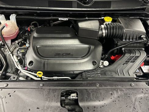 Used 2024 Chrysler Pacifica Limited w/ S Appearance Package FWD image 28