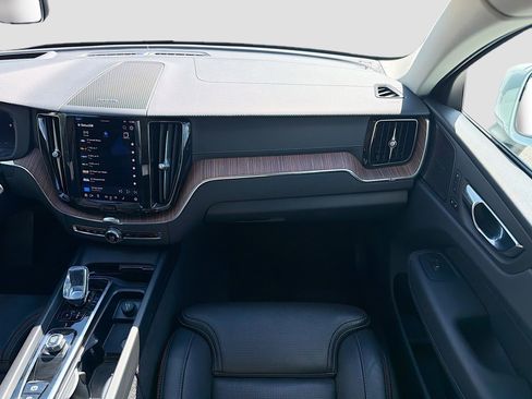 Used 2023 Volvo XC60 B5 Ultimate w/ Climate Package image 19
