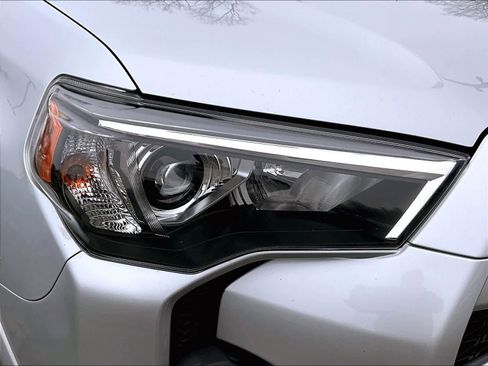 Used 2024 Toyota 4Runner TRD Off-Road image 33