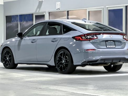Used 2024 Honda Civic Sport image 3