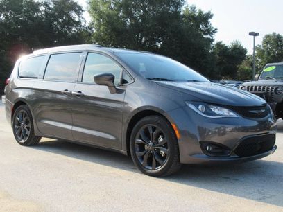 Used 2019 Chrysler Pacifica Touring Plus w/ Advanced Safetytec Group
