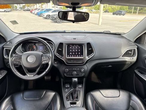 Used 2019 Jeep Cherokee Trailhawk w/ Cold Weather Group AWD/4WD image 12