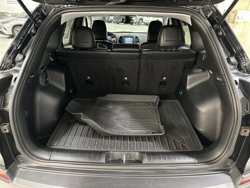 Used 2022 Jeep Cherokee Latitude Lux w/ Mopar Interior Package image 12