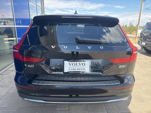 Used 2023 Volvo V60 B5 Cross Country Plus w/ Climate Package image 6