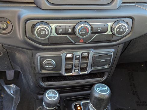 Used 2018 Jeep Wrangler Unlimited Sport S image 21