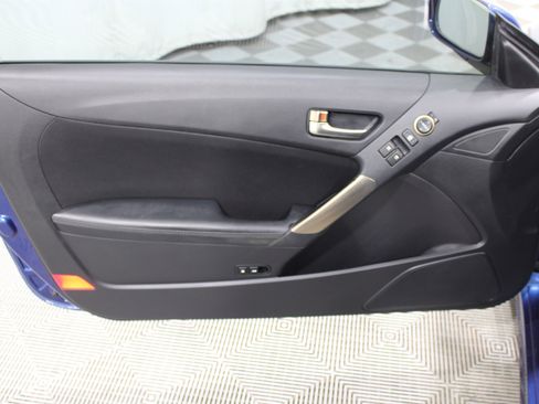 Used 2015 Hyundai Genesis 3.8 image 6