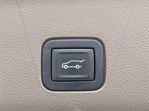 Used 2022 GMC Yukon Denali image 15