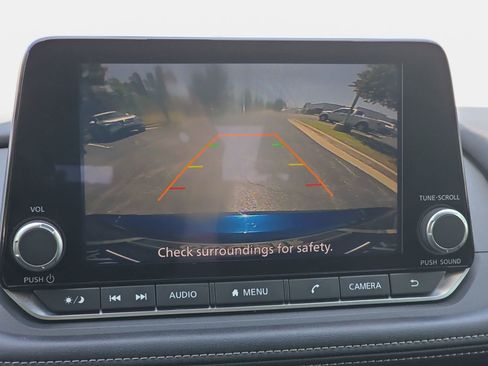 Used 2025 Nissan Rogue SV FWD image 22