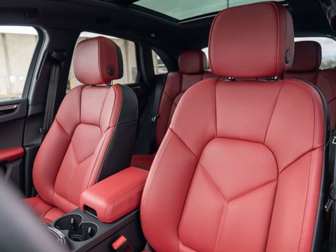 New 2026 Porsche Macan image 5