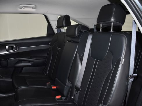 Used 2024 Kia Sorento S image 30