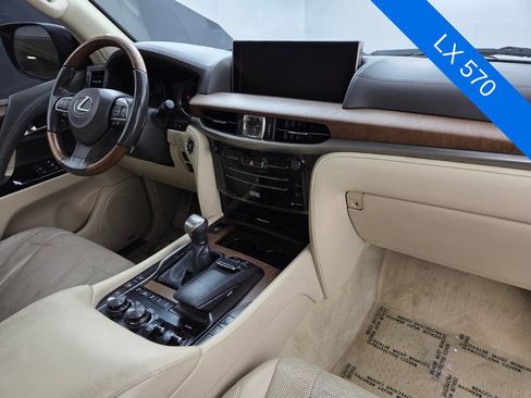Used 2017 Lexus LX 570 4WD w/ Luxury Package image 14