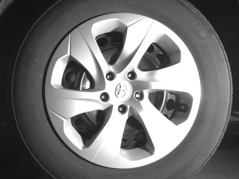 Used 2025 Toyota RAV4 LE AWD/4WD image 9