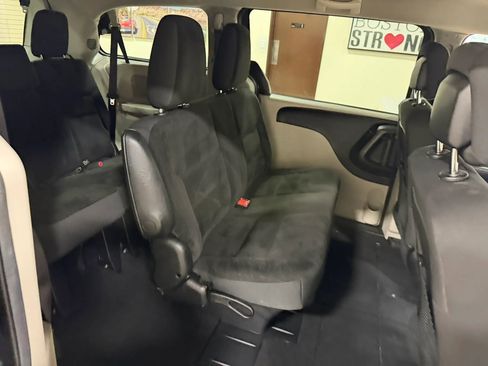 Used 2019 Dodge Grand Caravan SE w/ Rear Park Assist Package FWD image 31
