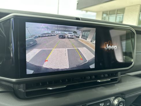 Used 2025 Jeep Wrangler Unlimited Rubicon 4xe w/ Convenience Group image 18