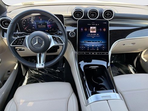 Used 2024 Mercedes-Benz GLC 300 image 6