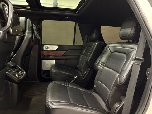 Used 2019 Lincoln Navigator Reserve AWD/4WD image 19