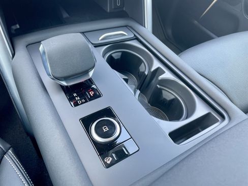 Certified 2025 Land Rover Discovery Dynamic SE AWD/4WD image 20