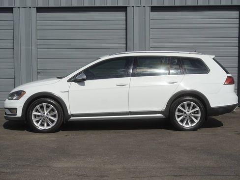 Used 2017 Volkswagen Golf Alltrack SE AWD/4WD image 2