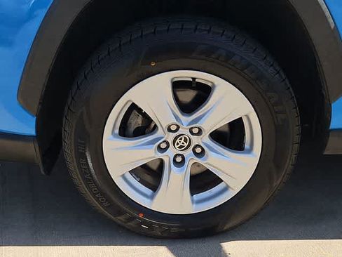 Used 2021 Toyota RAV4 XLE FWD image 13