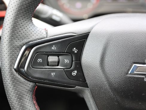 Used 2025 Chevrolet Trax RS FWD image 36
