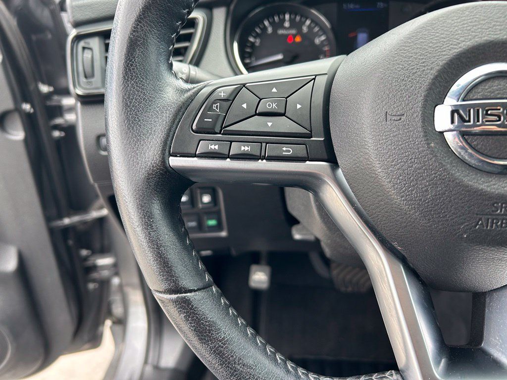 Used 2020 Nissan Rogue SV AWD/4WD image 13