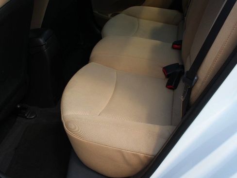 Used 2013 Hyundai Elantra GLS w/ Preferred Pkg image 12