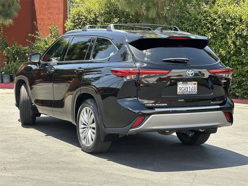 Used 2023 Toyota Highlander Platinum AWD/4WD image 5
