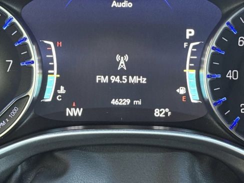 Used 2024 Chrysler Pacifica Touring-L image 38