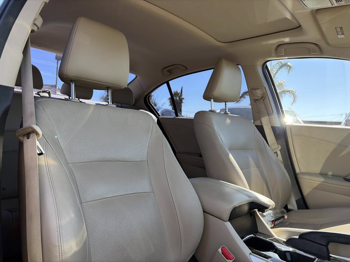 Used 2017 Honda Accord Touring image 29