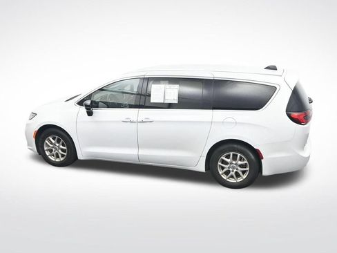 Used 2025 Chrysler Pacifica Select FWD image 31