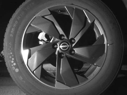 Used 2025 Nissan Rogue SV AWD/4WD image 18