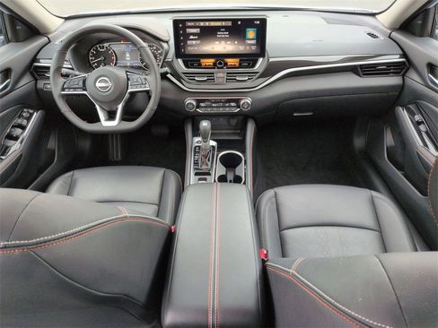 Used 2025 Nissan Altima 2.5 SR w/ SR Premium Package image 16