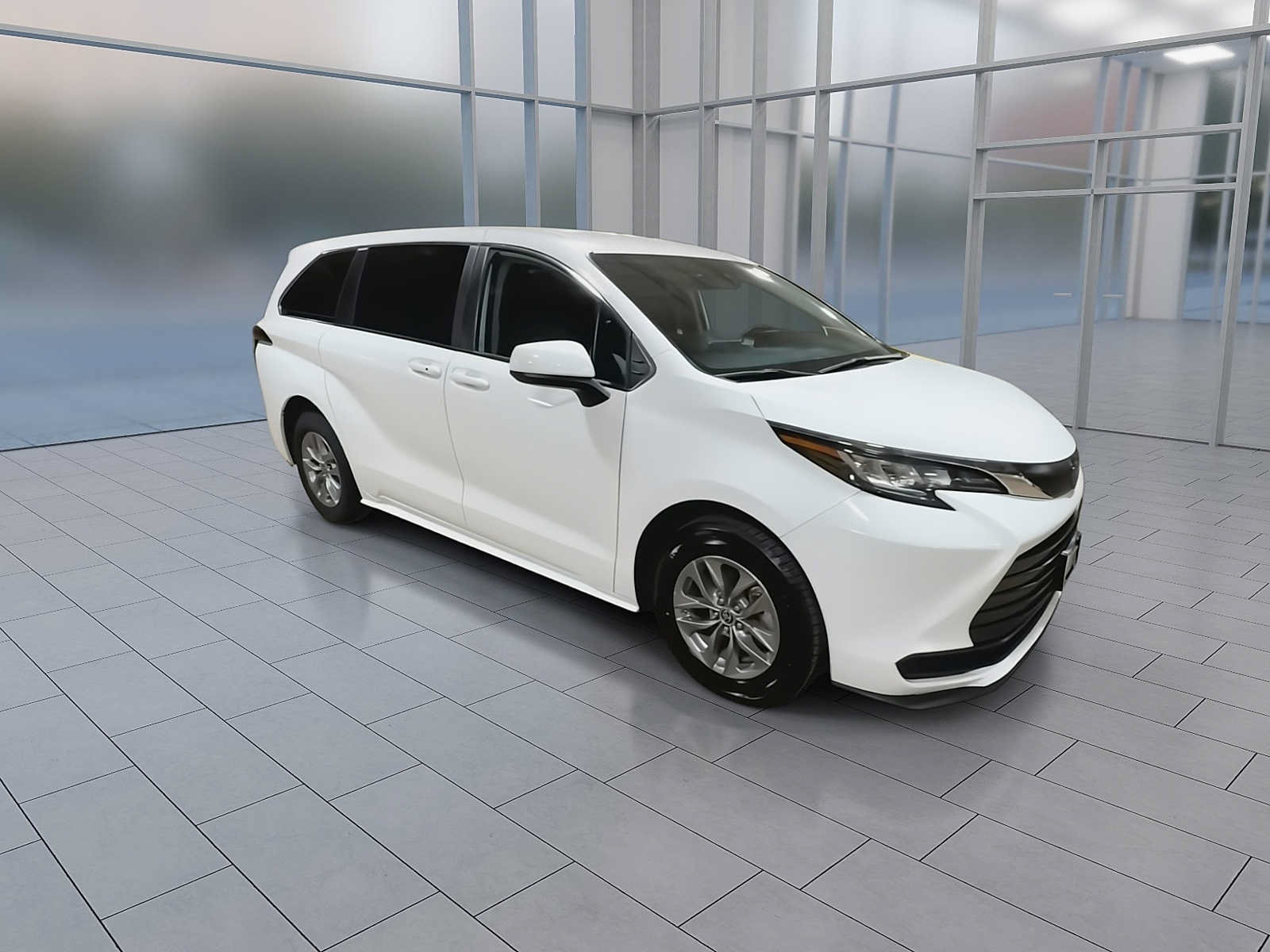 Certified 2022 Toyota Sienna LE FWD image 2
