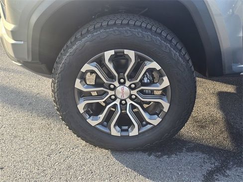 New 2026 GMC Canyon Denali image 9