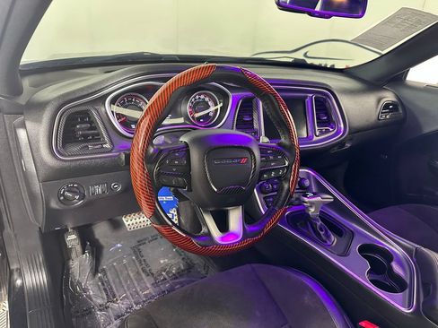 Used 2016 Dodge Challenger R/T Scat Pack w/ Leather Interior Group RWD image 18