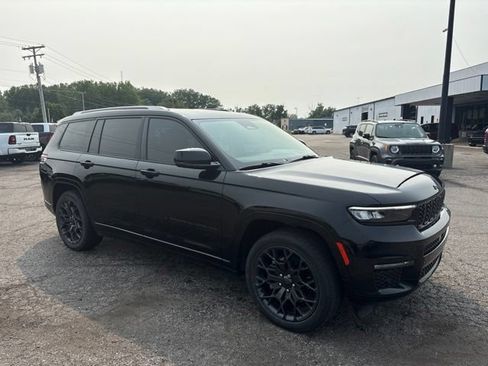 Used 2023 Jeep Grand Cherokee L Summit w/ Advanced Protech Group IV AWD/4WD image 7